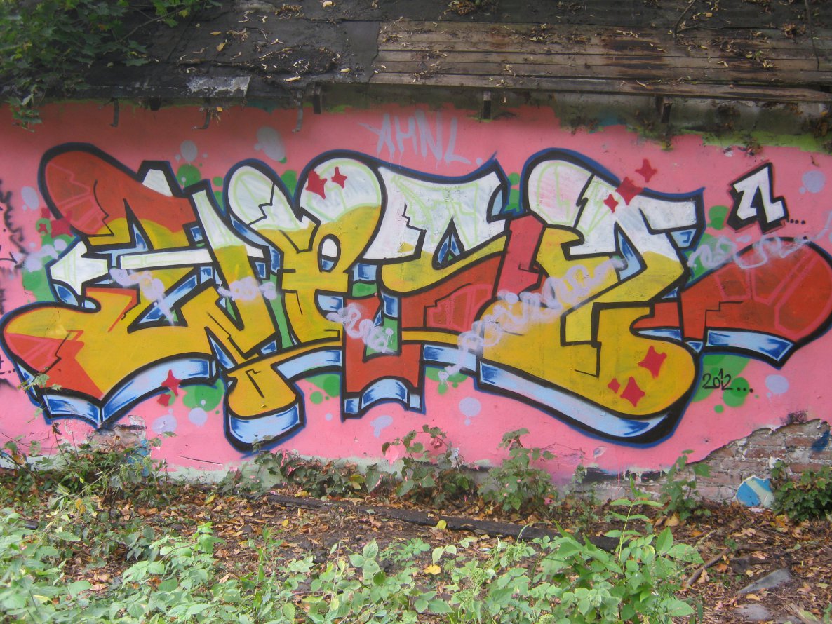 Graffiti Wall - Photo by Des2 - wes2 (2012)