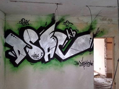 Graffiti Wall - Photo by Desaw1 - clrs, dsav, chrom (2015)