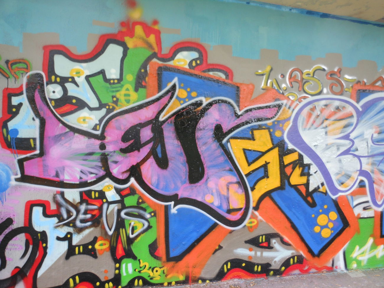 Graffiti Wall - Photo by Deussous (2014)
