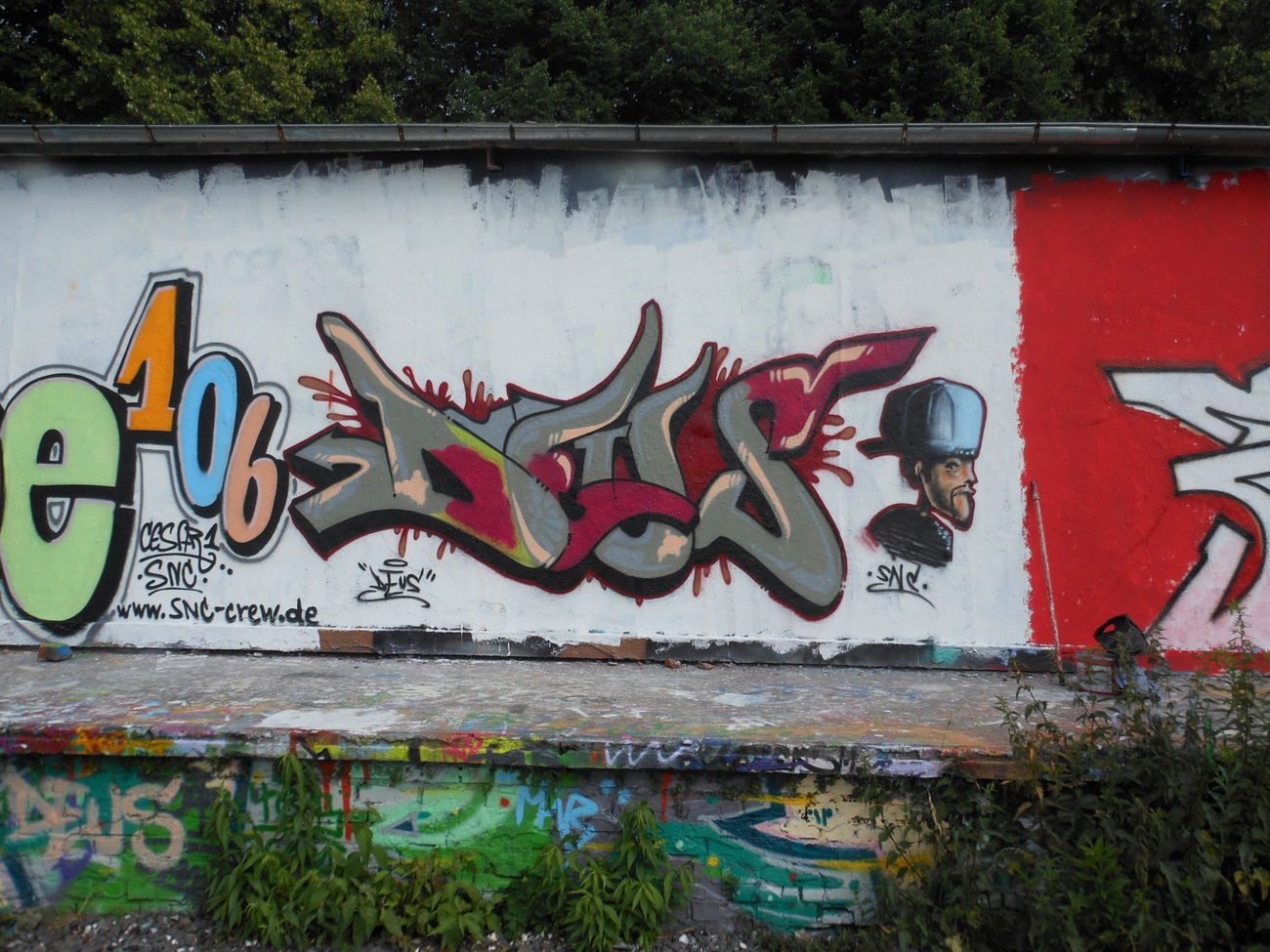 Graffiti Wall - Photo by Deussous