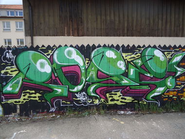 Graffiti Wall in Rottweil - Photo by DieKeule - Rose, Rouse, BTS