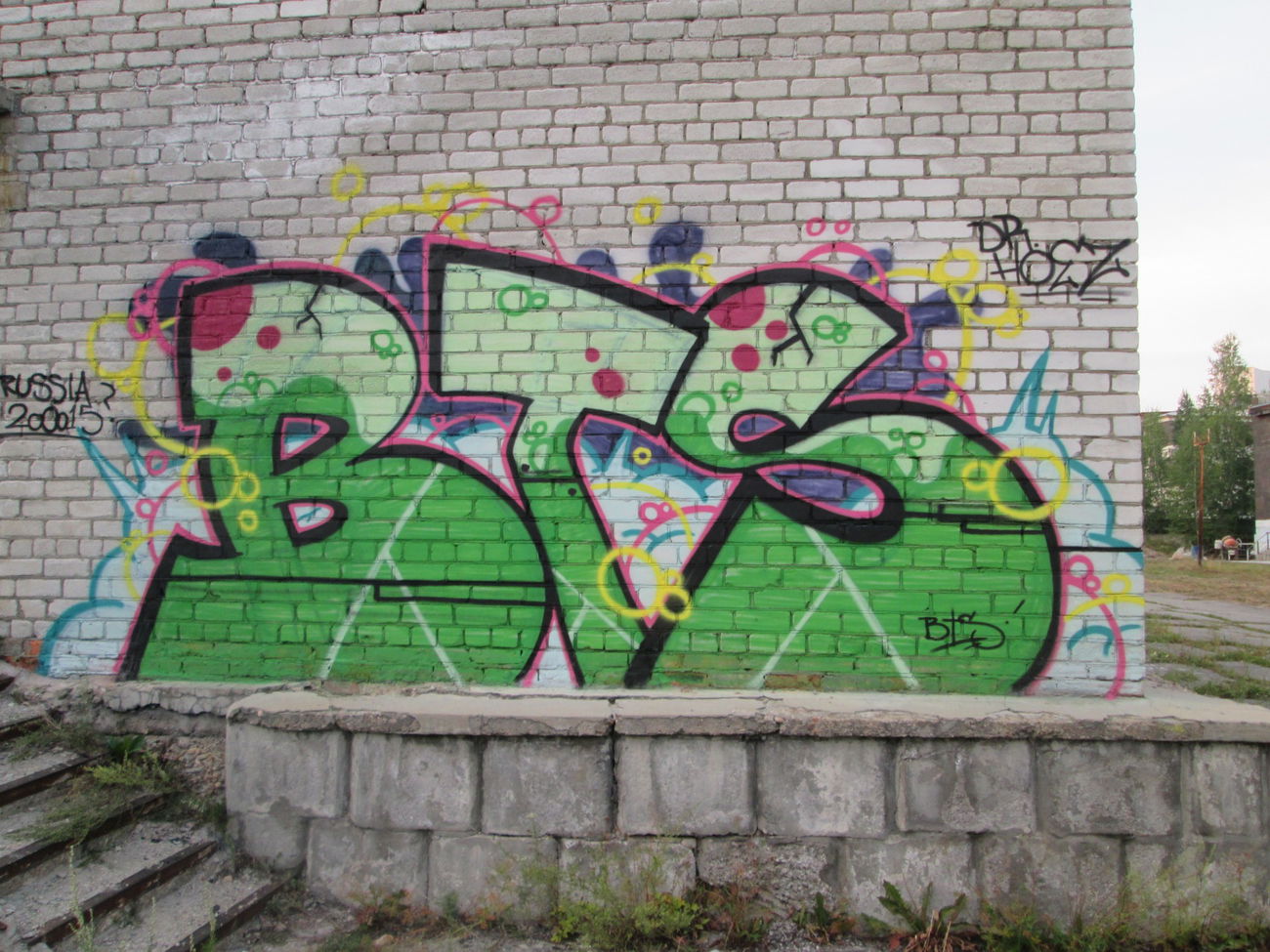 Graffiti Bombing in Larba - Photo by DieKeule - BTS, Dr, Hoez (2015)