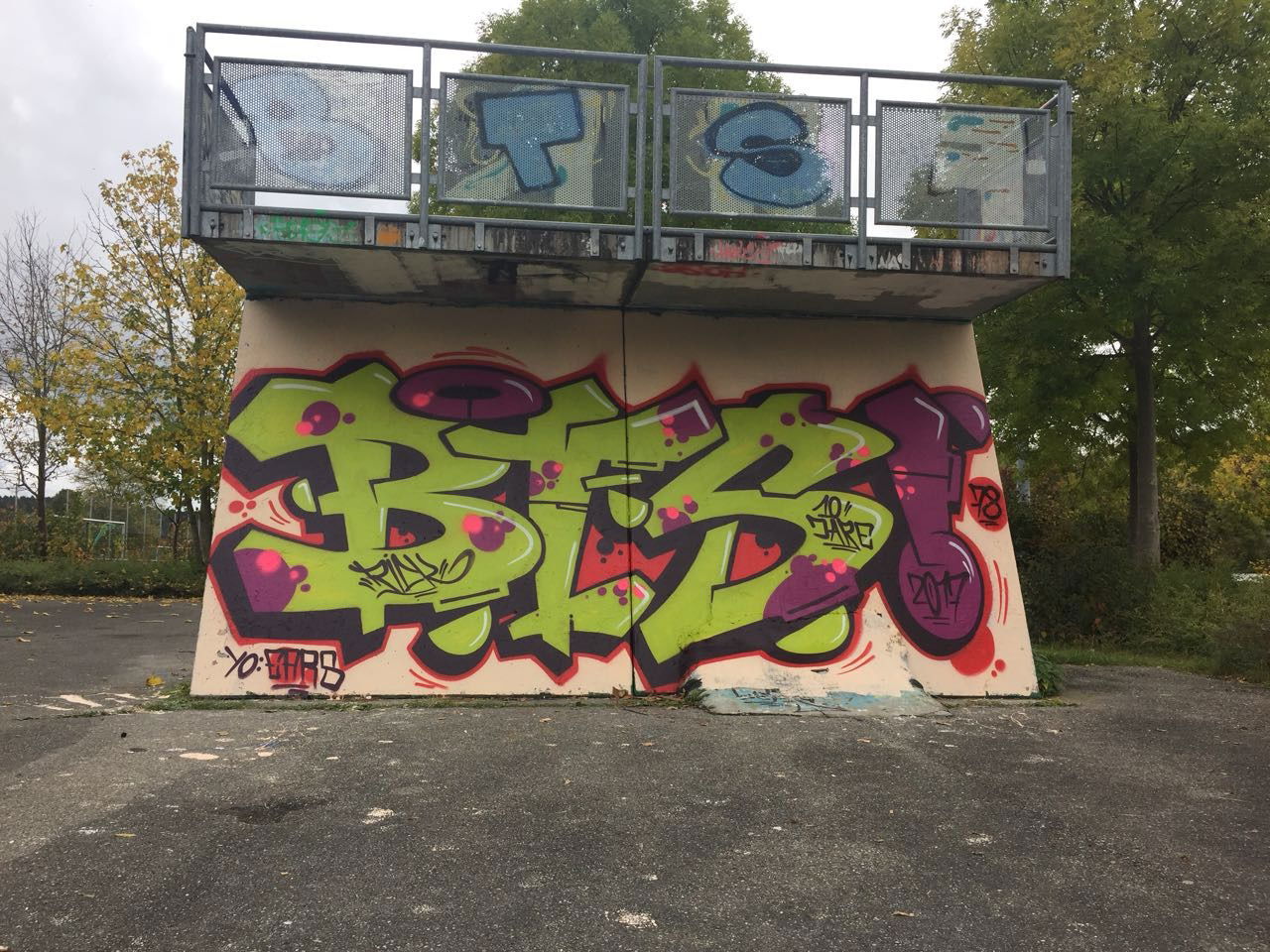 Graffiti Wall - Photo by DieKeule - Bts (2017)