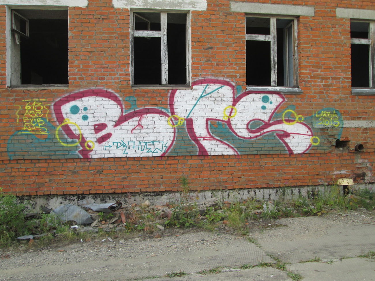 Graffiti Bombing in Larba - Photo by DieKeule - BTS, Dr.Hoez, Russia (2015)