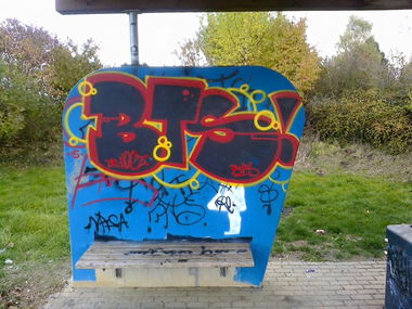 Graffiti Wall in Aixheim - Photo by DieKeule - BTS, DR.HoeZ (2015)