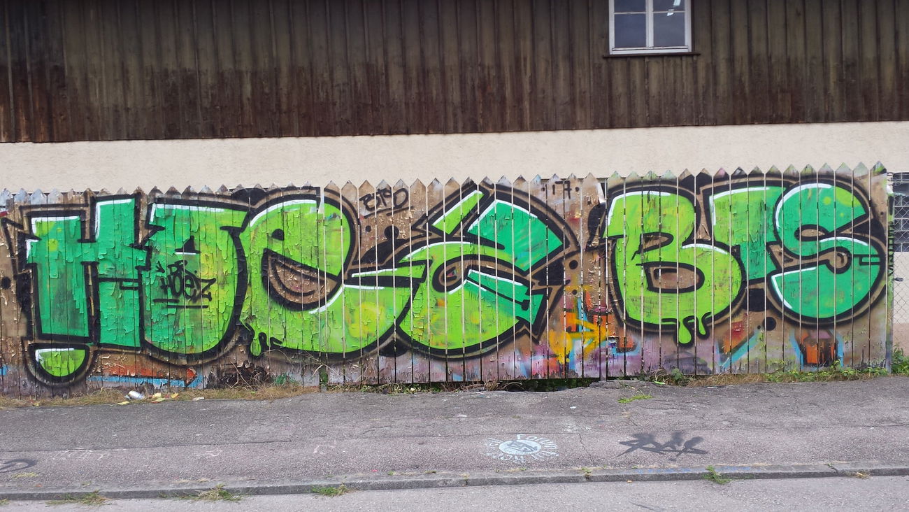 Graffiti Wall - Photo by DieKeule - Dr., Hoez, bts (2017)