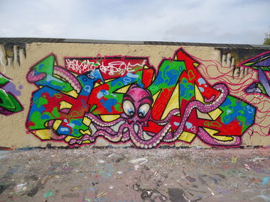 Graffiti Wall - Photo by DieKeule - Azid, BTS