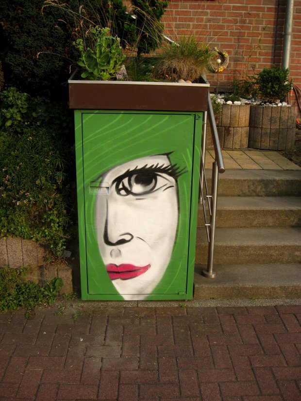 Graffiti Artwork in Hilden - Photo by DinarUno - Dinar, Uno, Dinar (2013)