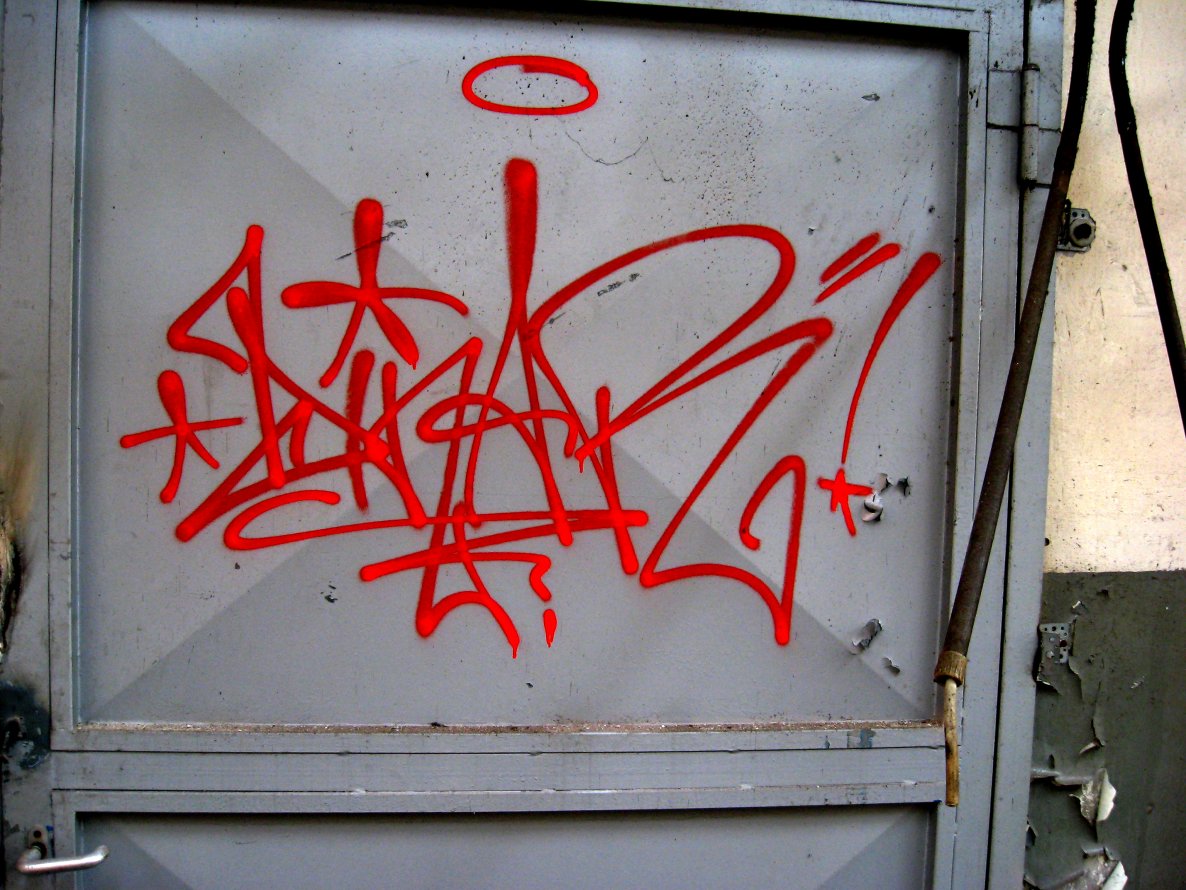 Graffiti Artwork in Dusseldorf - Photo by DinarUno - Dinar, Cherryred (2012)