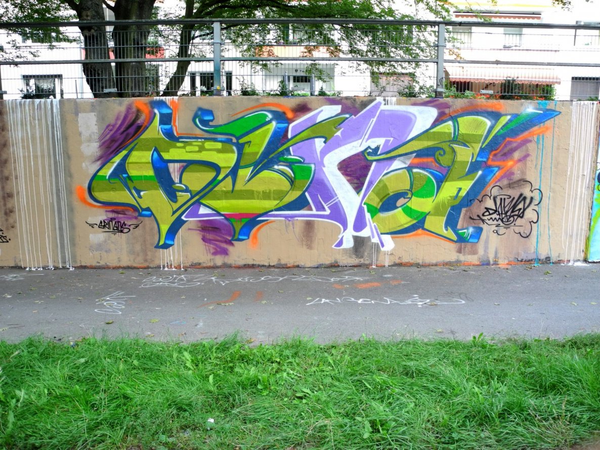 Graffiti Wall in Germany - Photo by DinarUno - Dinar, Dina, DinarUno (2014)