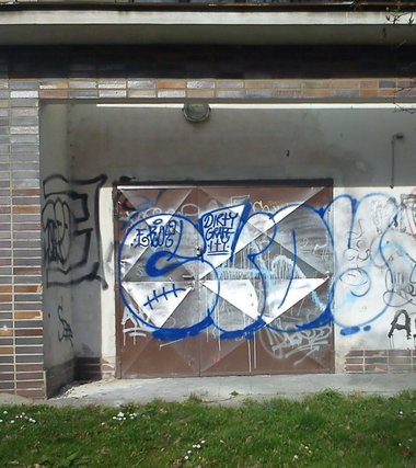Graffiti Bombing - Photo by Dirty - Dirty (2014)