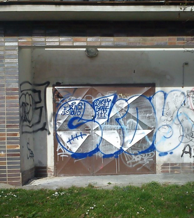 Graffiti Bombing - Photo by Dirty - Dirty (2014)