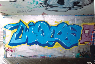 Graffiti Bombing in Vilnius - Photo by DirtyMonk - beso, word, lithuania