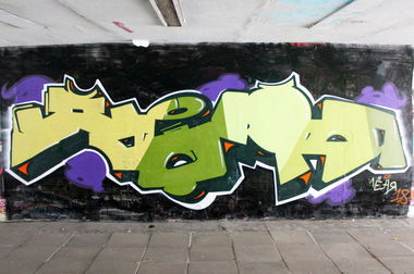 Graffiti Wall - Photo by DirtyMonk - word, beso, graffiti (2014)