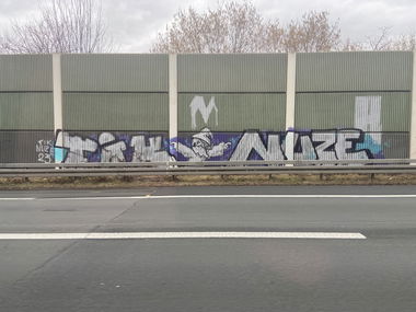 Graffiti Bombing in Köln - Photo by DisgoPolo - tik, nuze
