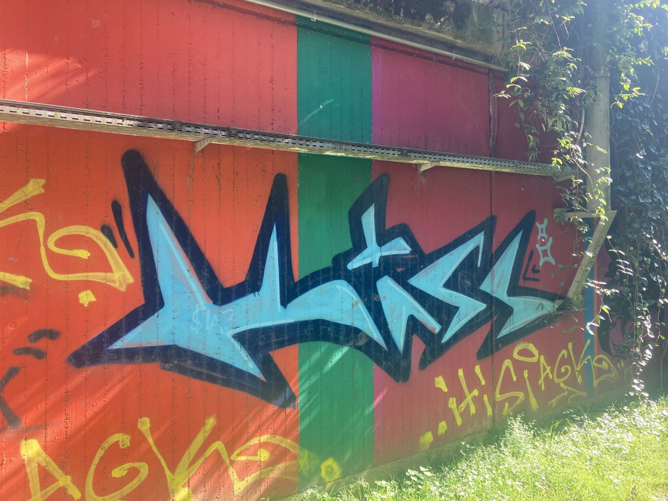 Graffiti Bombing in Wuppertal - Photo by DisgoPolo - wuppertal, kiss, vrs