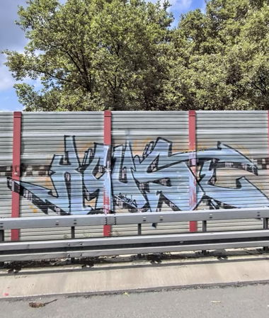 Graffiti Bombing - Photo by DisgoPolo - xcuse, imb (2020)