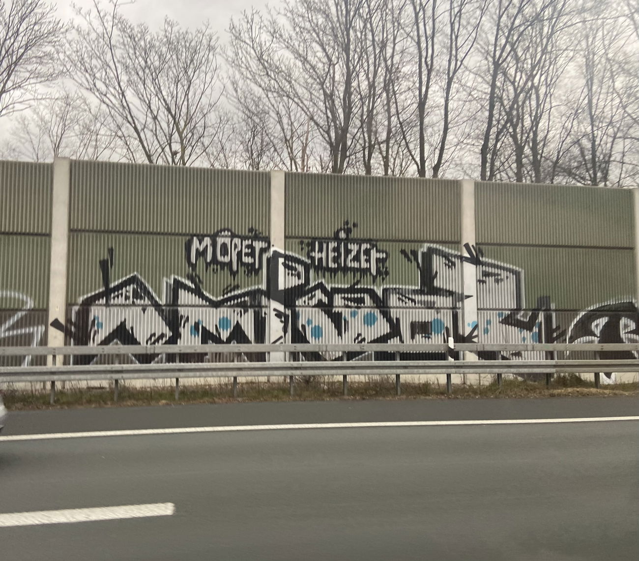 Graffiti Bombing - Photo by DisgoPolo - amigoz, möped, heizer