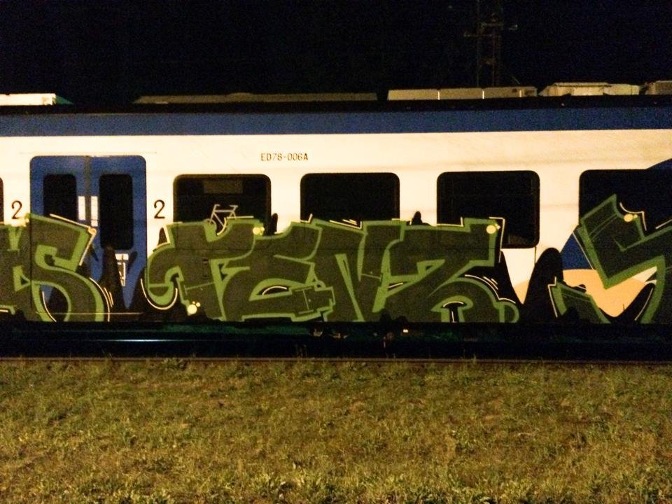 Graffiti Train - Photo by Dobraidelo - frt