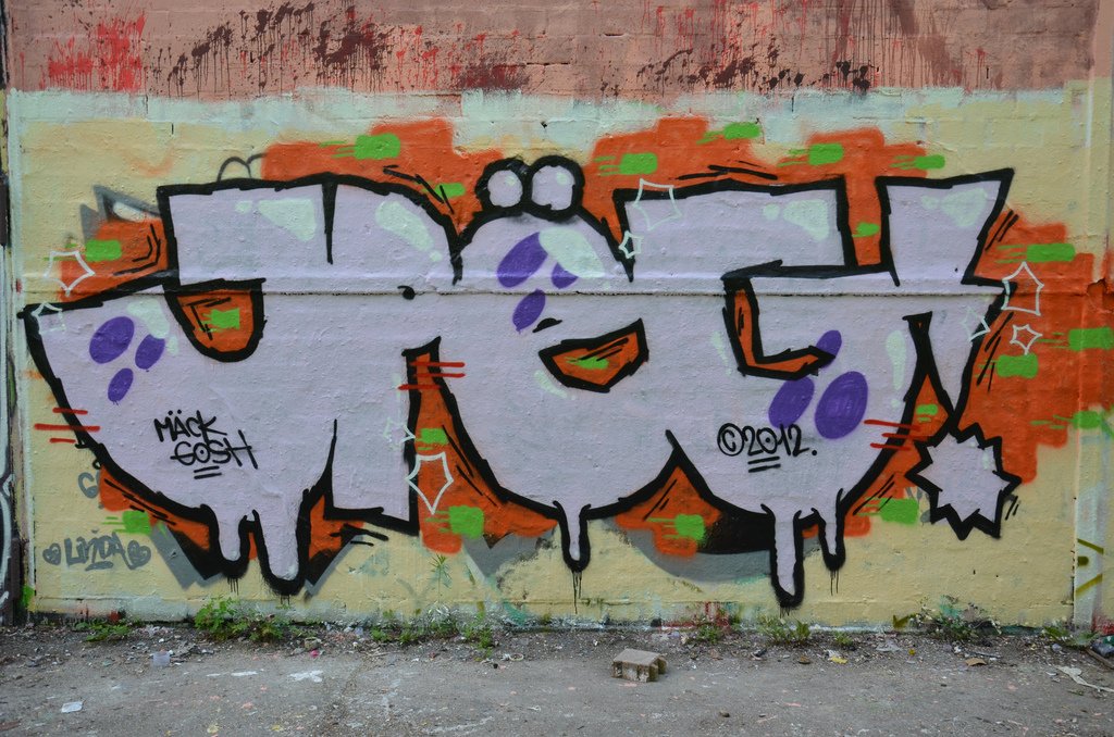 Graffiti Wall in Dusseldorf - Photo by Doedelup