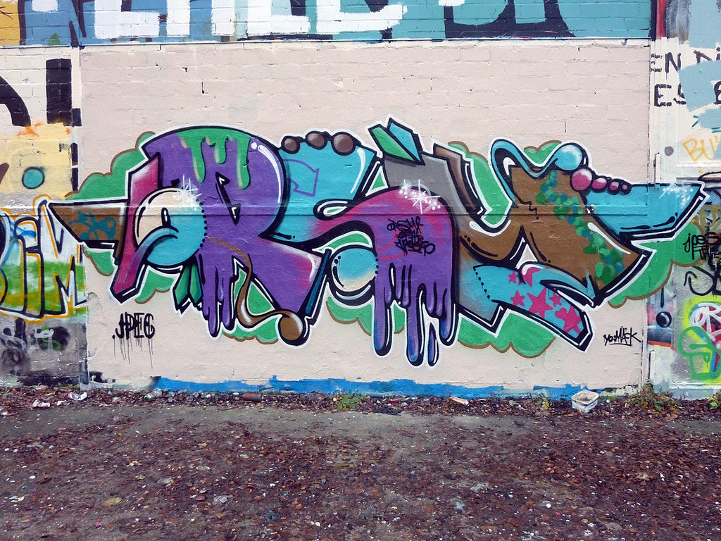 Graffiti Wall in Dusseldorf - Photo by Doedelup