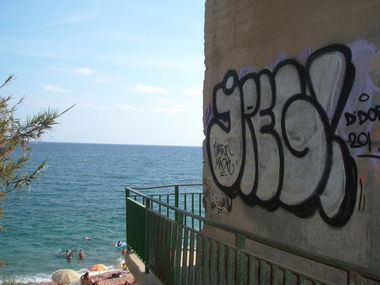 Graffiti Bombing in Guatemala City - Photo by Doedelup - jpeg