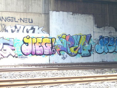 Graffiti Bombing in Dusseldorf - Photo by Doedelup - jpeg