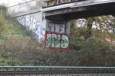 Graffiti Bombing in Dusseldorf - Photo by Doedelup - jpeg