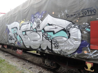 Graffiti Train - Photo by Doggy - Rebus, graffiti, freight