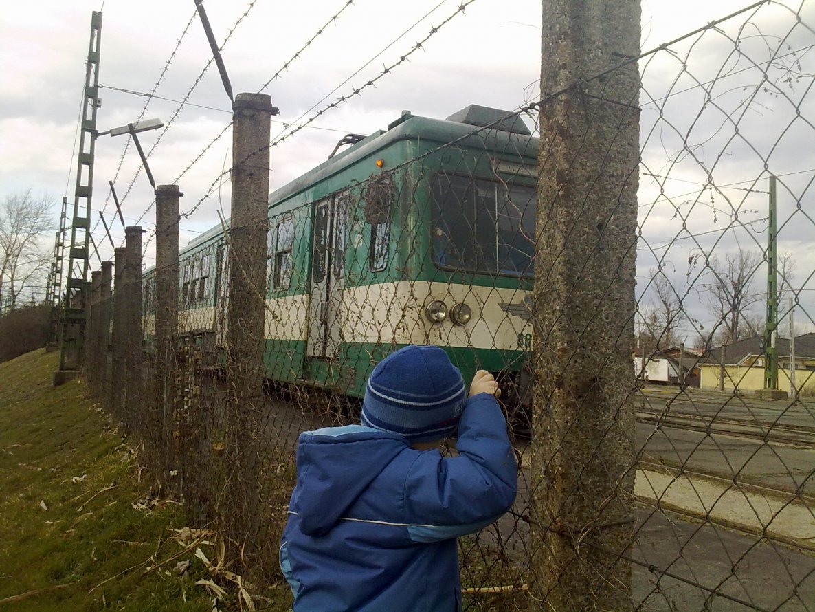 Graffiti Artwork in Pusztavacs - Photo by Donszkoj - hév, Hungary (2011)