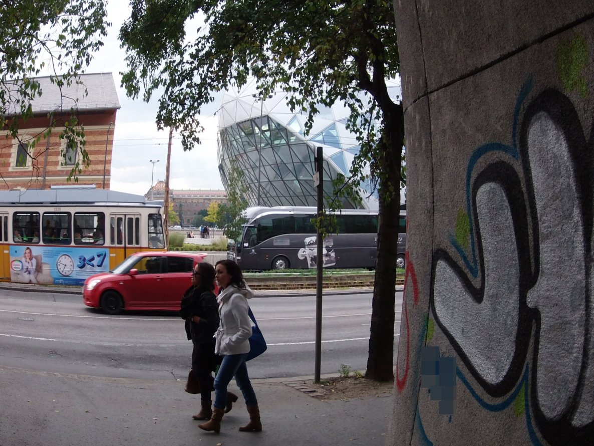 Graffiti Street Art - Photo by Donszkoj - H (2013)