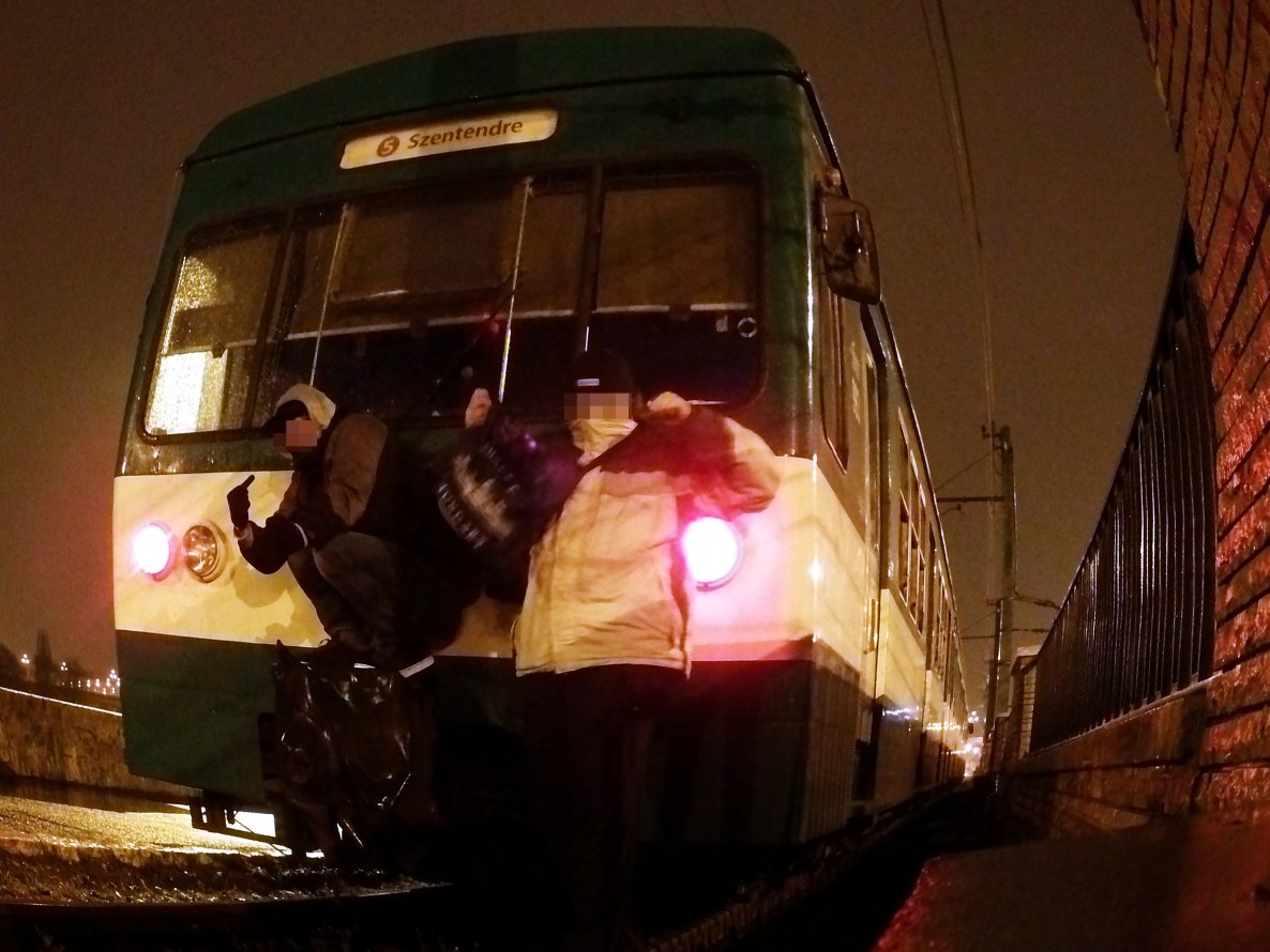 Graffiti Train in Budapest - Photo by Donszkoj - s-bahn, hév, budapest (2014)