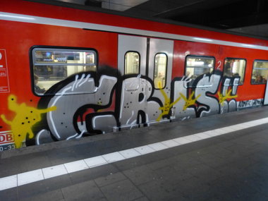 Graffiti Train in Dusseldorf - Photo by DoppelWhopper - GRLS (2013)