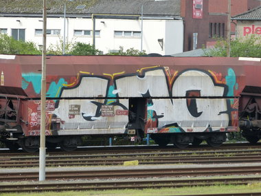 Graffiti Train in Dusseldorf - Photo by DoppelWhopper - EMG, Wholecar, freight (2013)