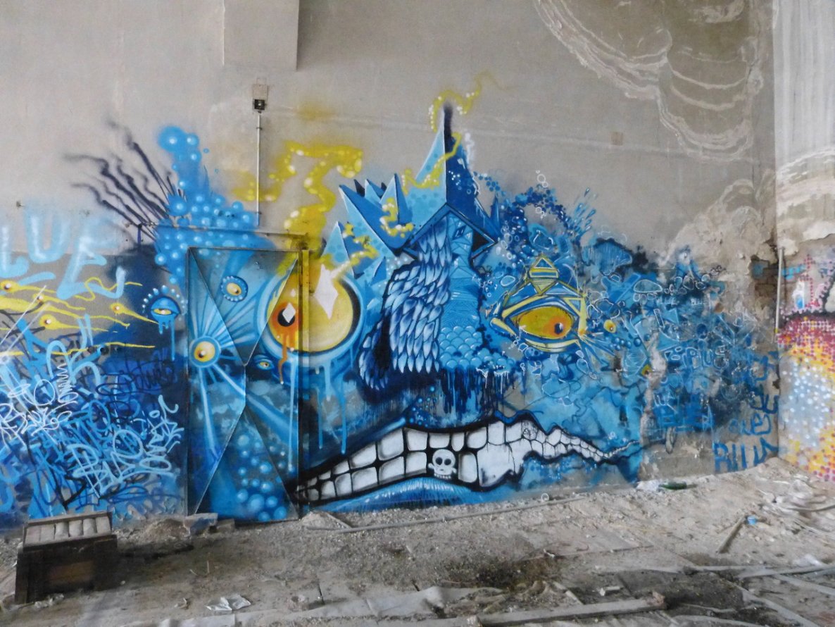 Graffiti Wall in Dusseldorf - Photo by DoppelWhopper - BM, Blue, Minded (2013)