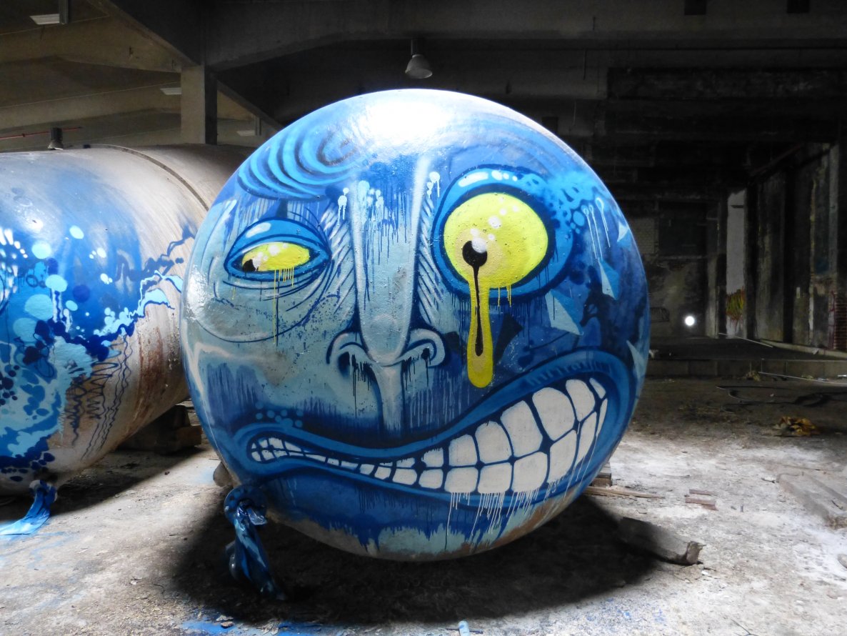 Graffiti Wall in Dusseldorf - Photo by DoppelWhopper - BM, blue, minded (2013)