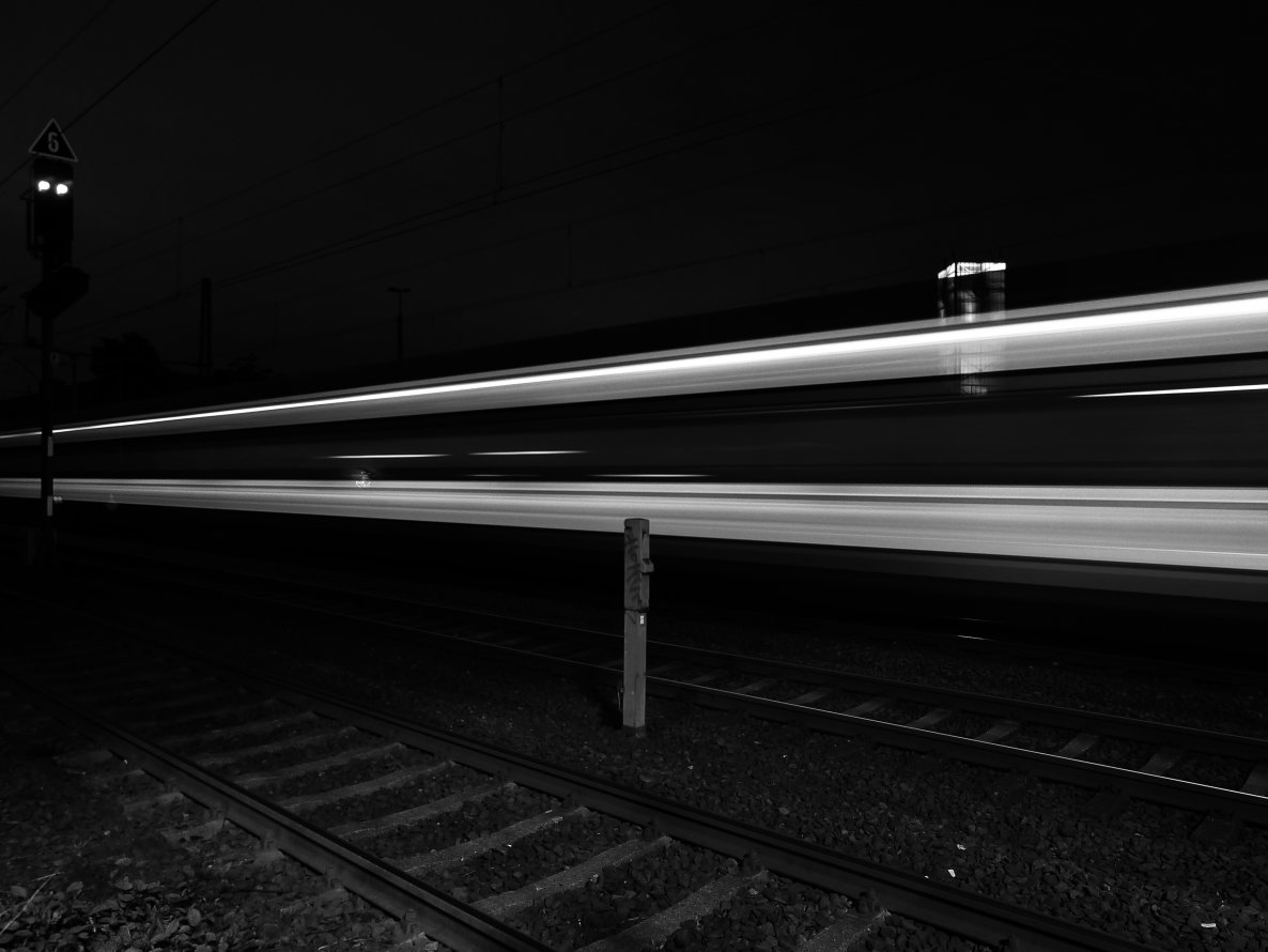 Graffiti Artwork in Dusseldorf - Photo by DoppelWhopper - Night, Photography (2013)