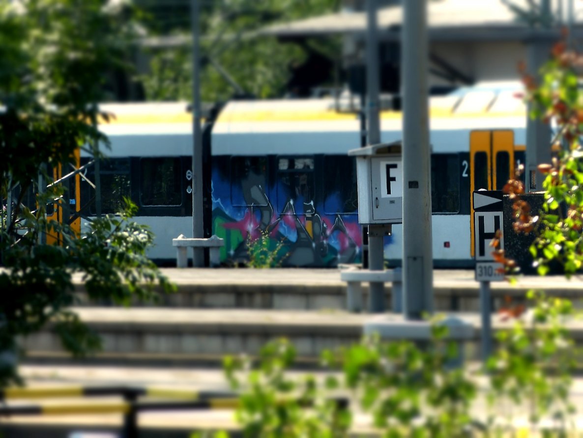 Graffiti Train in Dusseldorf - Photo by DoppelWhopper - ROIS (2013)