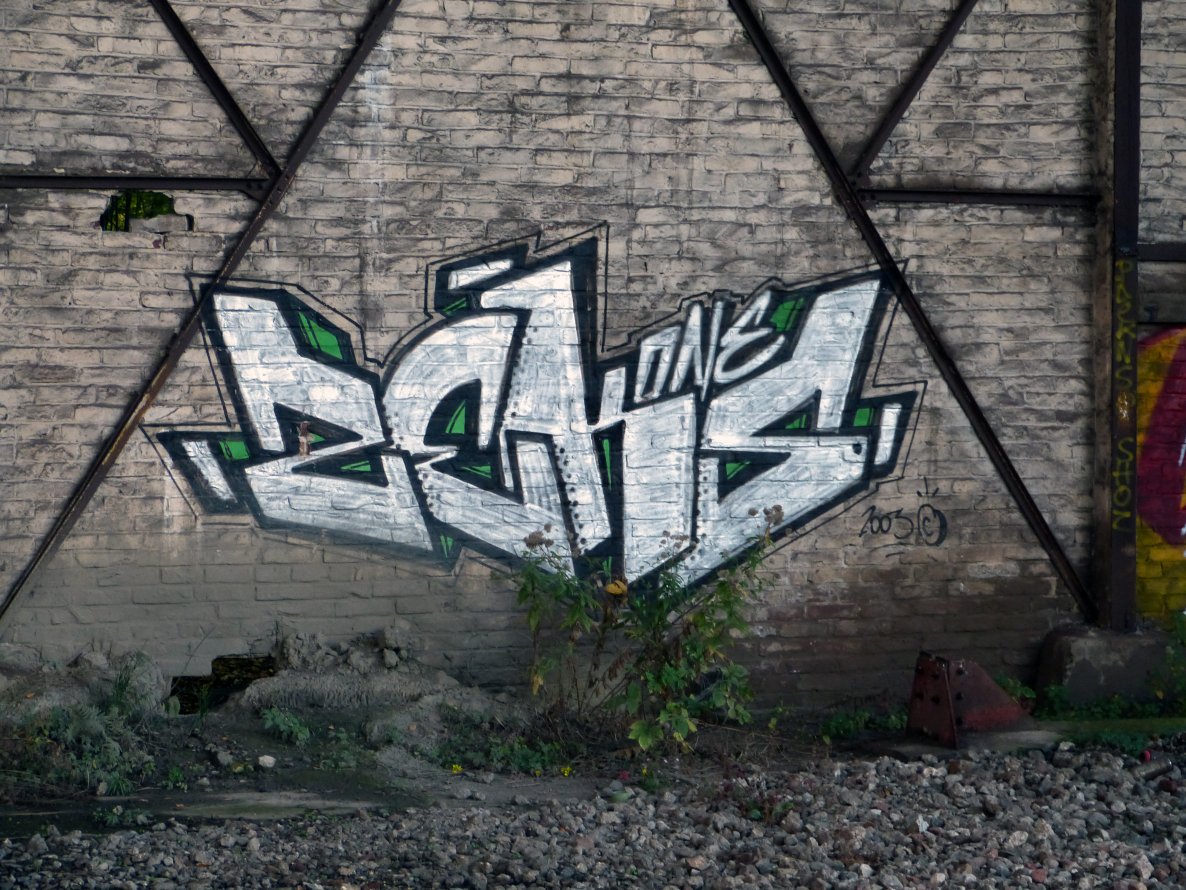 Graffiti Wall in Dortmund - Photo by DoppelWhopper - Zeks, One (2003)