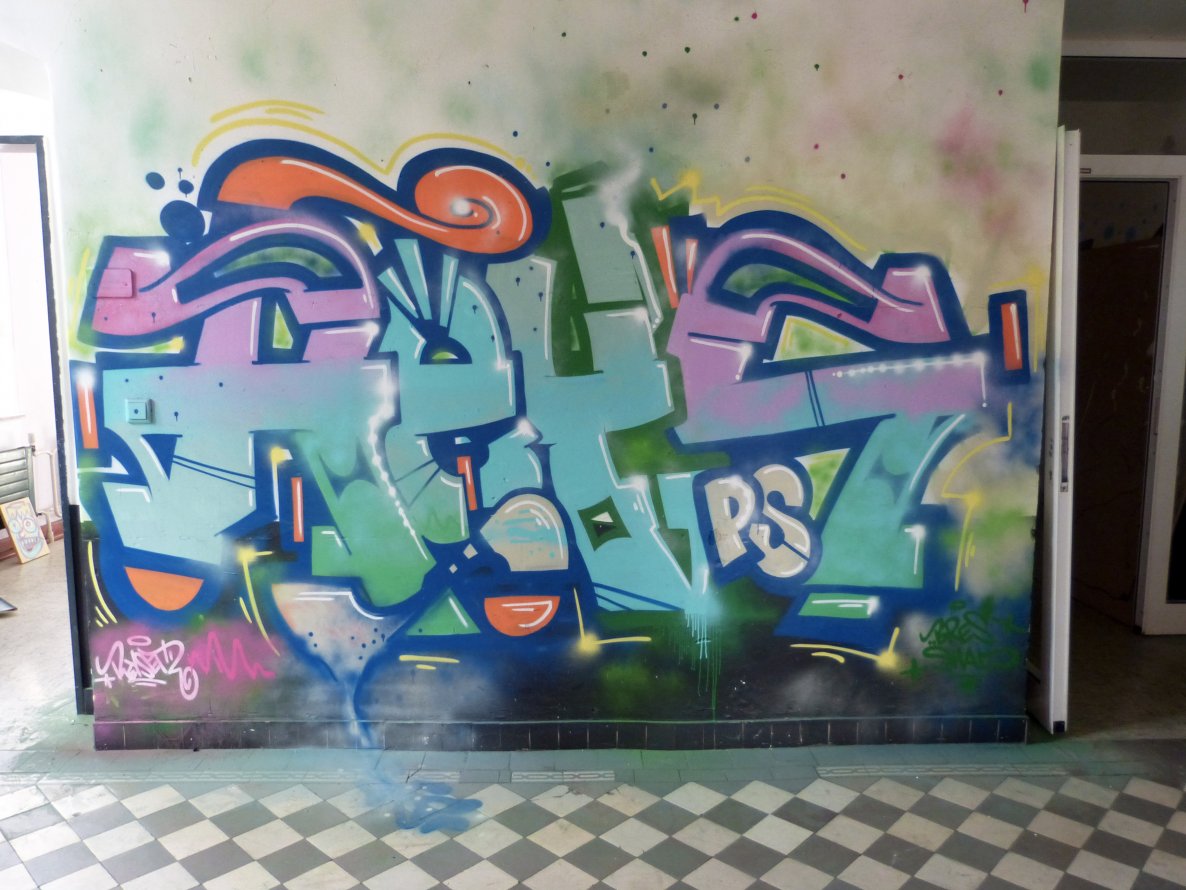 Graffiti Wall in Recklinghausen - Photo by DoppelWhopper - Heys, PS (2013)