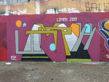 Graffiti Wall in Berlin - Photo by DoppelWhopper - Limph, R.I.P., Hall (2013)