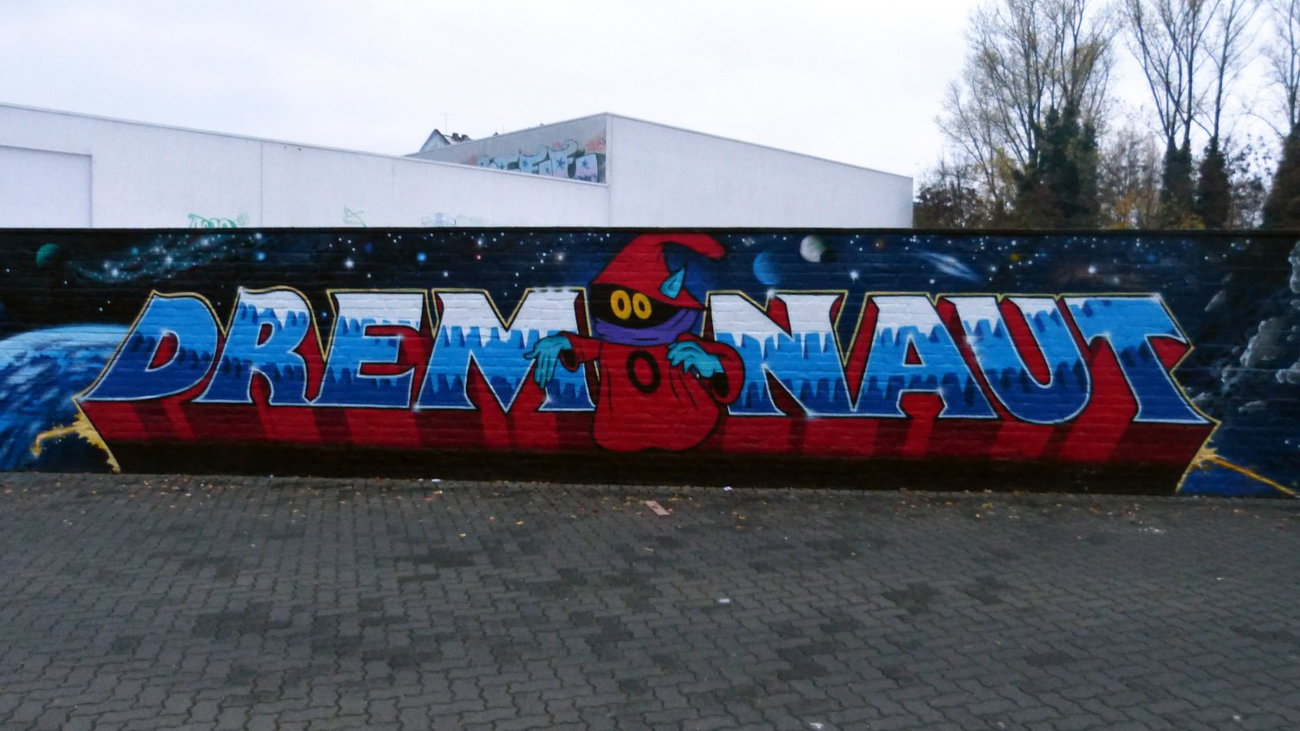 Graffiti Wall in Dusseldorf - Photo by DoppelWhopper - Dremonaut, 40° (2013)