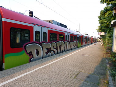 Graffiti Train - Photo by DoppelWhopper - Destroyaz (2013)