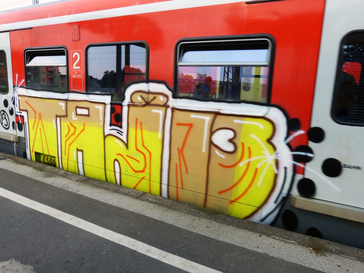 Graffiti Train in Dusseldorf - Photo by DoppelWhopper - TAJRR, s6 (2013)