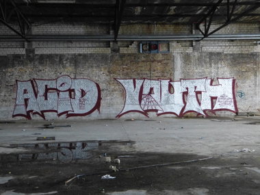 Graffiti Wall in Dusseldorf - Photo by DoppelWhopper - acid, youth (2013)
