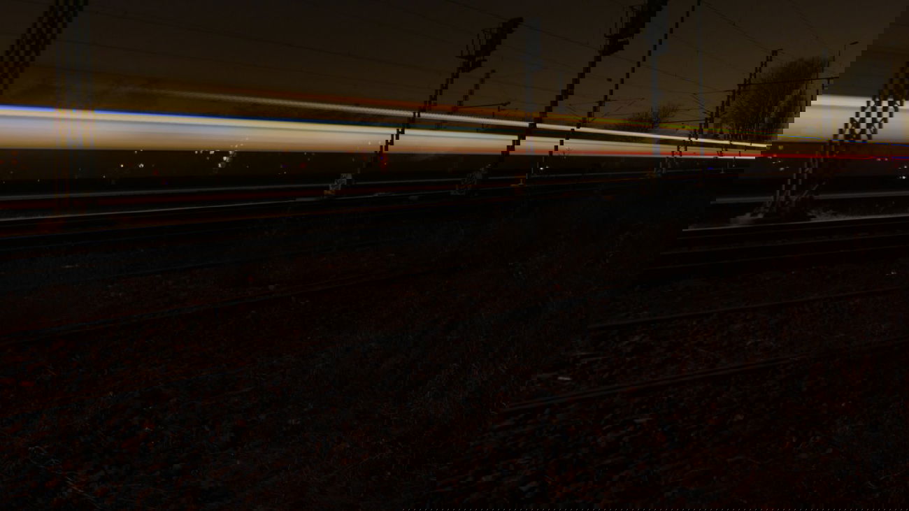 Graffiti Artwork in Dusseldorf - Photo by DoppelWhopper - Trainline, Train, night (2013)