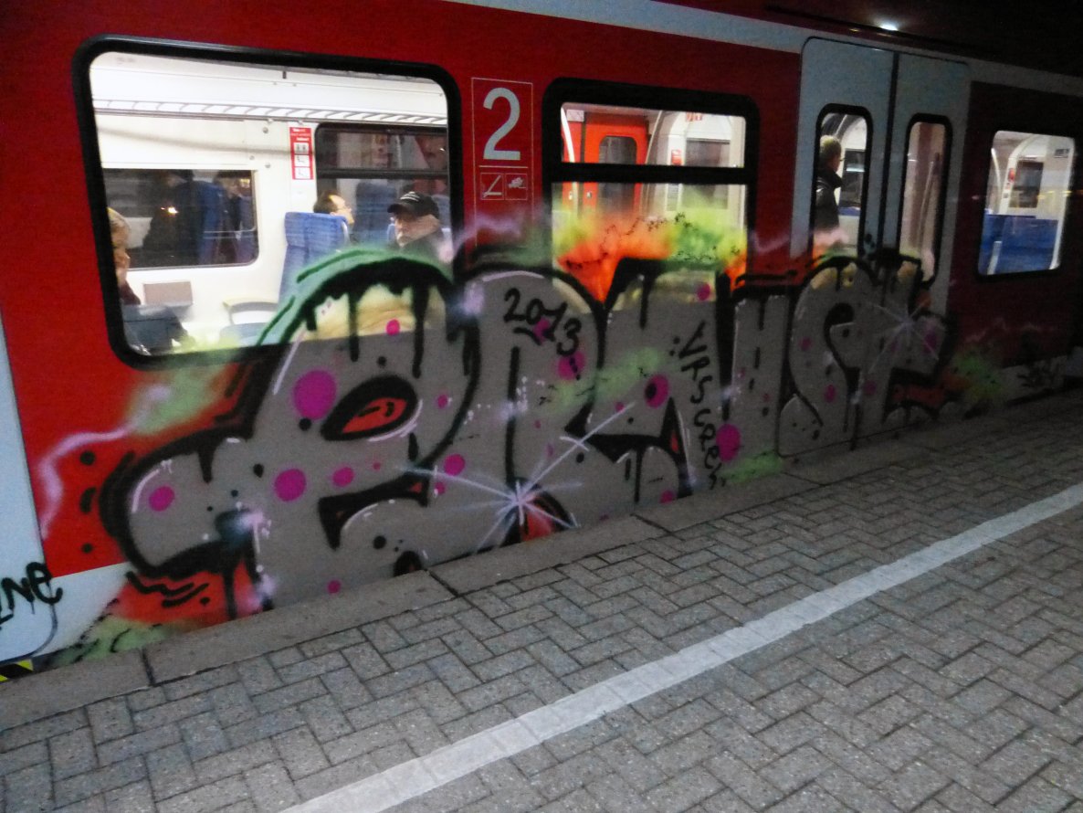 Graffiti Train in Dusseldorf - Photo by DoppelWhopper - ernst, s8 (2013)