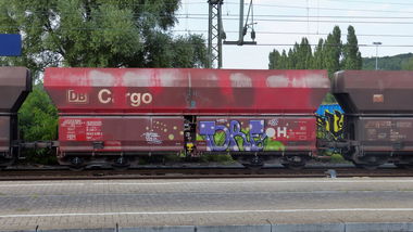 Graffiti Train in Dusseldorf - Photo by DoppelWhopper - Torf, Tarif, freight (2013)
