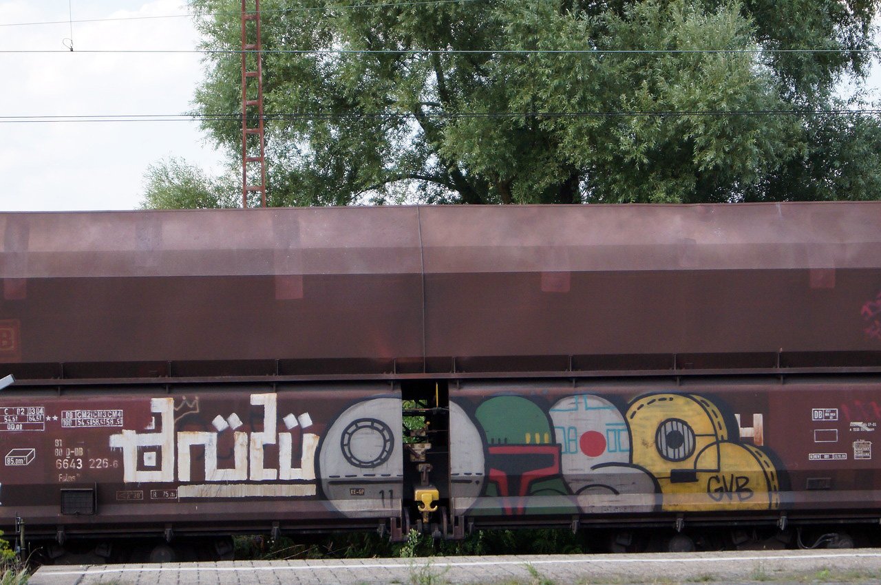 Graffiti Train in Dusseldorf - Photo by DoppelWhopper - Oase, freight, fr8 (2013)