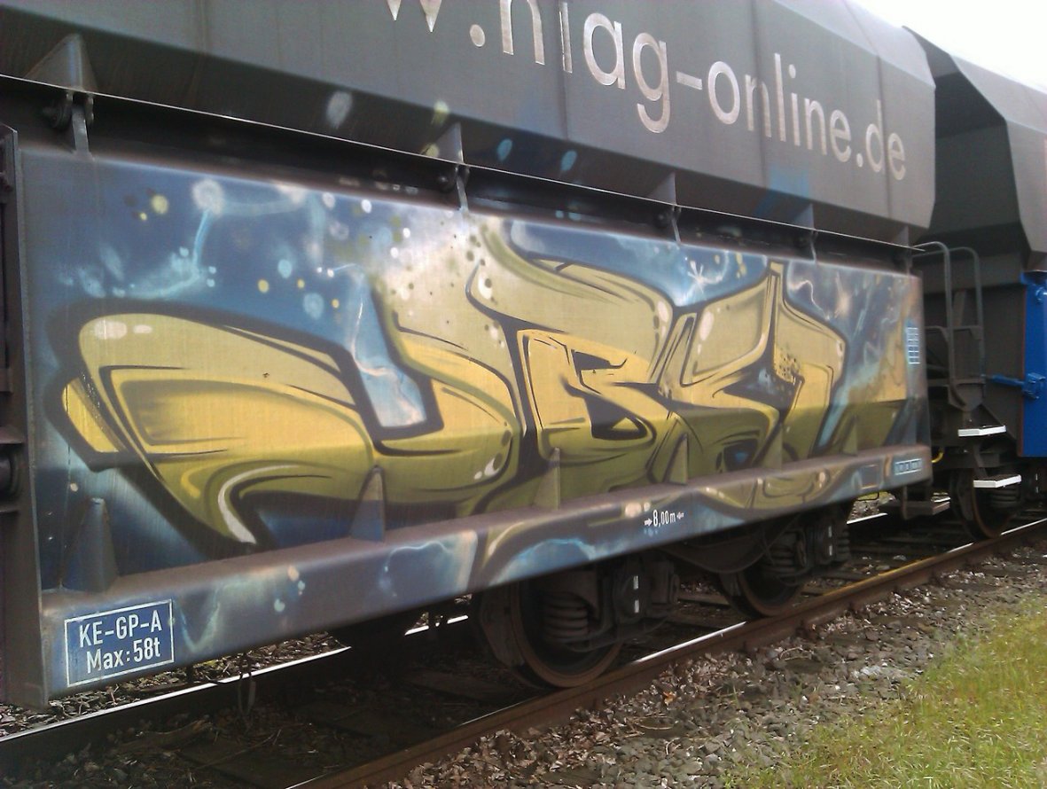 Graffiti Train in Dusseldorf - Photo by DoppelWhopper - Übel, freight, fr8 (2013)